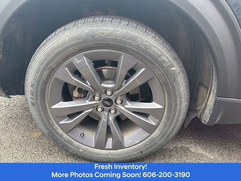 Used 2022 Ford Explorer XLT w/ Equipment Group 202A image 5