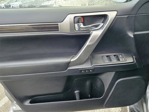 Used 2022 Lexus GX 460 Premium w/ Premium Plus Package image 16