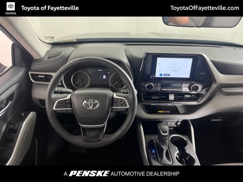 Certified 2026 Toyota Highlander XLE AWD/4WD image 2