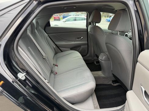 Used 2021 Hyundai Elantra SEL image 13