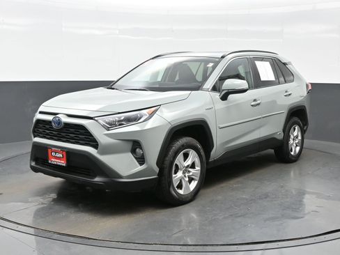 Used 2021 Toyota RAV4 XLE w/ Convenience Package image 2