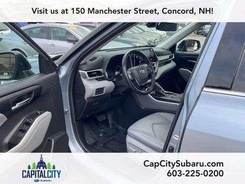Used 2021 Toyota Highlander XLE AWD/4WD image 14