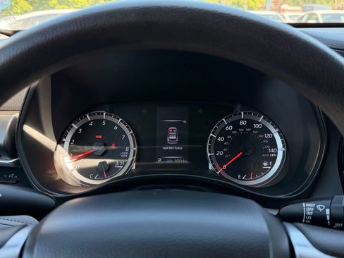Used 2020 Toyota Highlander L FWD image 32