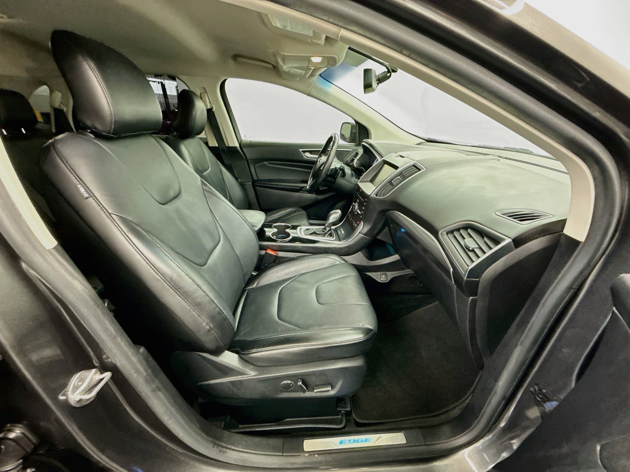 Used 2015 Ford Edge Titanium w/ Technology Package FWD image 31