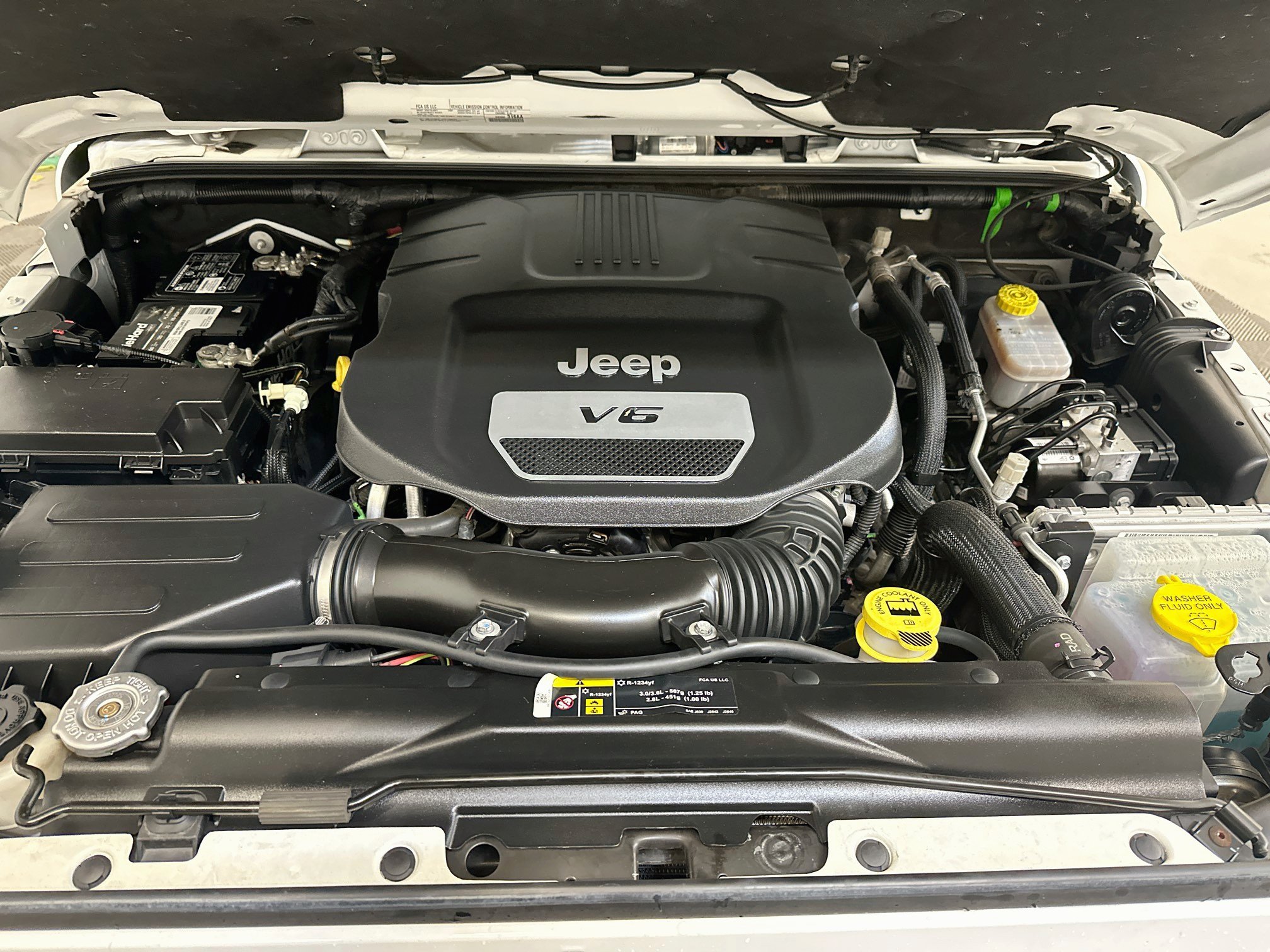 Used 2018 Jeep Wrangler Unlimited Sahara w/ Connectivity Group AWD/4WD image 32