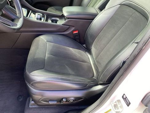 Used 2024 Jeep Grand Cherokee Altitude image 17