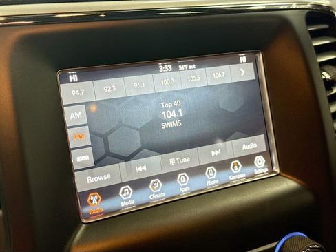 Used 2020 Jeep Grand Cherokee Laredo image 15