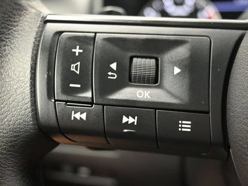 Used 2024 Nissan Rogue SV FWD image 18