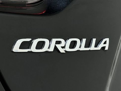 Used 2021 Toyota Corolla LE FWD image 38
