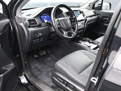 Used 2021 Honda Pilot Touring image 2