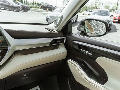 Used 2020 Toyota Highlander Platinum AWD/4WD image 14