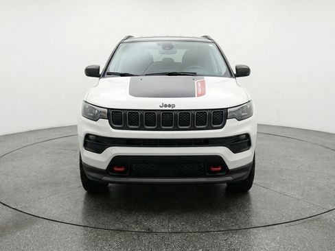 Used 2025 Jeep Compass Trailhawk image 2