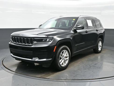 Used 2024 Jeep Grand Cherokee L Laredo image 2