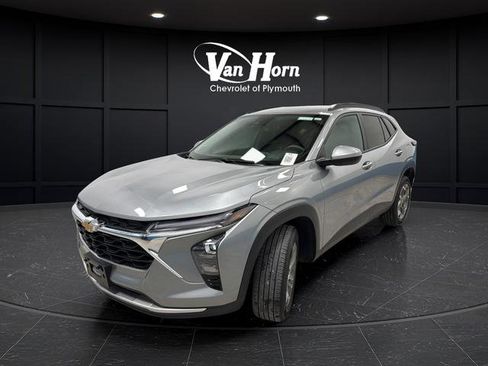 Used 2025 Chevrolet Trax LT image 7