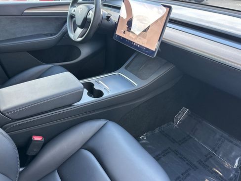 Used 2024 Tesla Model Y Long Range AWD/4WD image 19