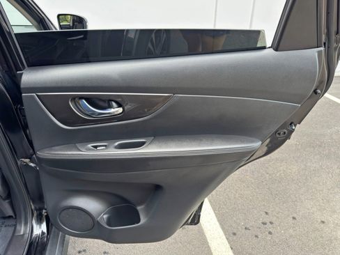 Used 2019 Nissan Rogue SV w/ Premium Package FWD image 43