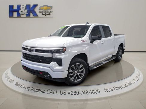 Used 2025 Chevrolet Silverado 1500 RST AWD/4WD image 3