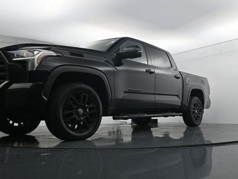 Used 2025 Toyota Tundra Limited AWD/4WD image 31