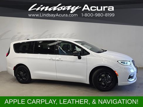 Used 2024 Chrysler Pacifica Limited FWD image 3