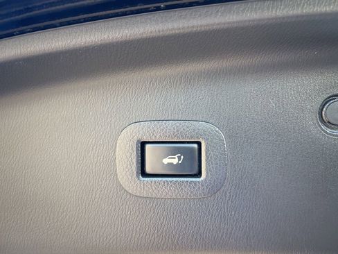 Used 2018 Nissan Armada SL w/ Moonroof Package image 11