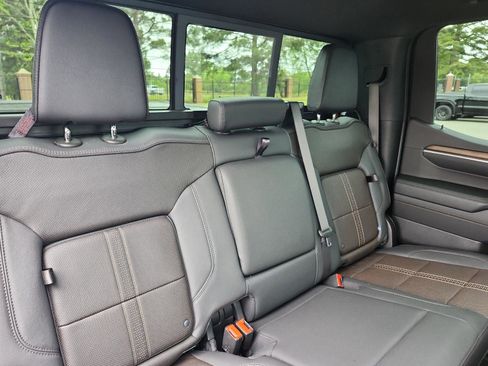 Certified 2025 Chevrolet Silverado 1500 High Country w/ High Country Premium Package AWD/4WD image 11