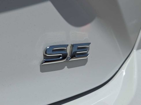 Used 2025 Toyota Camry SE FWD image 11