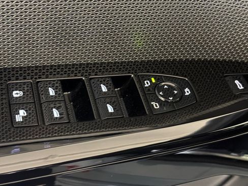 Used 2023 BMW 740i w/ Parking Assistance Package RWD image 14