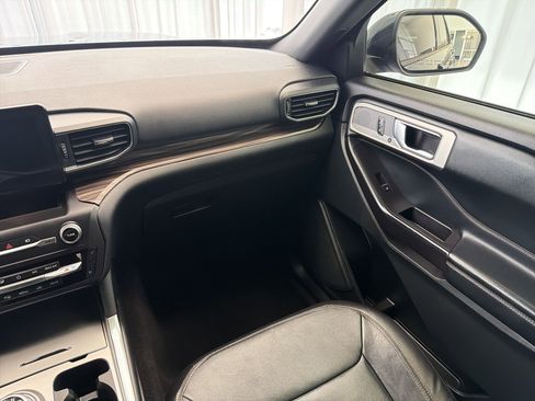Used 2020 Ford Explorer Limited image 29