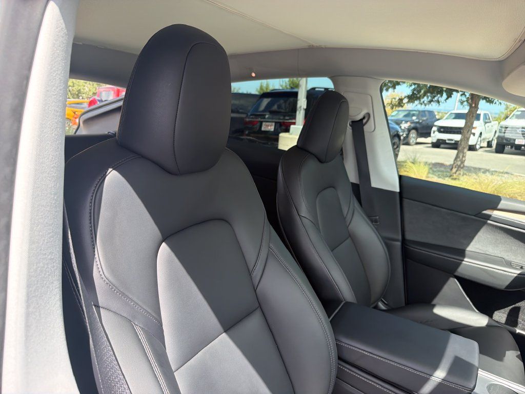 Used 2023 Tesla Model Y Long Range AWD/4WD image 36