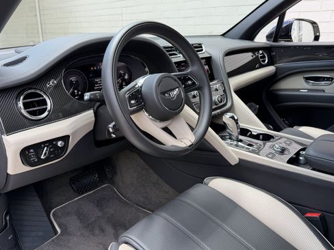 Used 2023 Bentley Bentayga AWD/4WD image 2