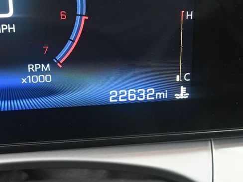 Used 2025 Chevrolet Trax LT image 34