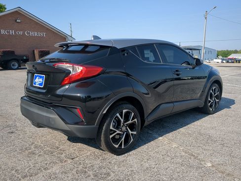 Used 2020 Toyota C-HR XLE image 3