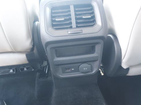 Used 2019 Volkswagen Tiguan SE w/ 3rd Row Seat Package AWD/4WD image 11