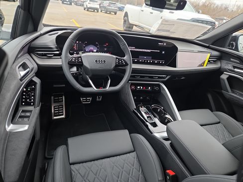 New 2025 Audi SQ5 Prestige image 6