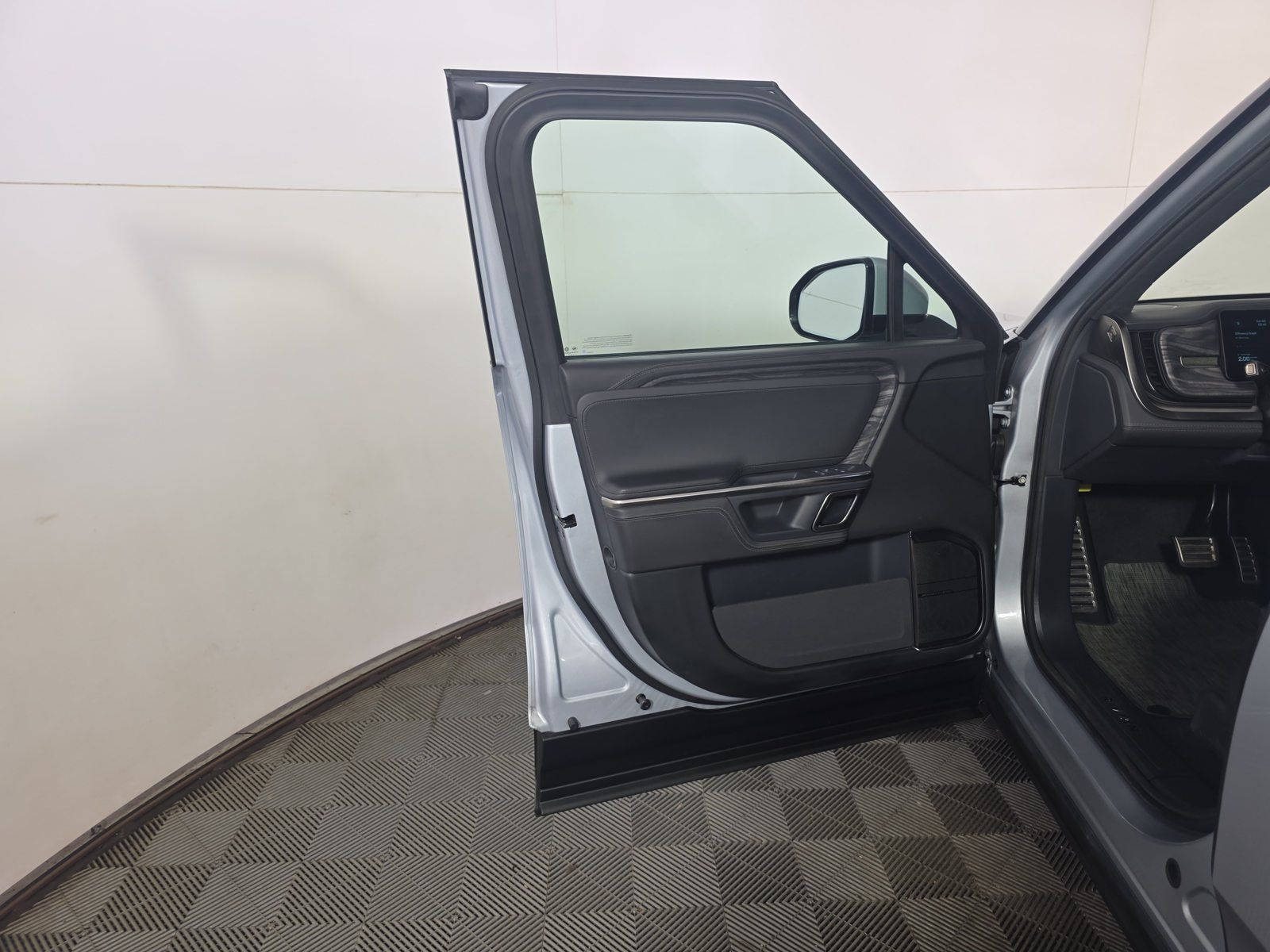 Used 2022 Rivian R1T Adventure AWD/4WD image 16