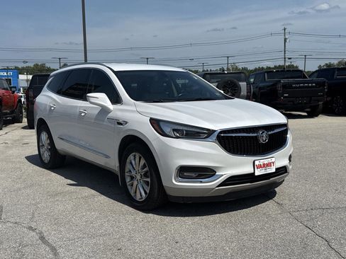 Used 2020 Buick Enclave Essence w/ Sound and Sites Package image 3