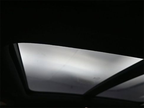 Used 2024 Volvo XC40 Recharge Plus w/ Protection Package Premier image 19