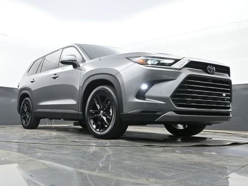 Used 2025 Toyota Grand Highlander FWD image 23