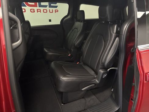 New 2026 Chrysler Pacifica Select image 28