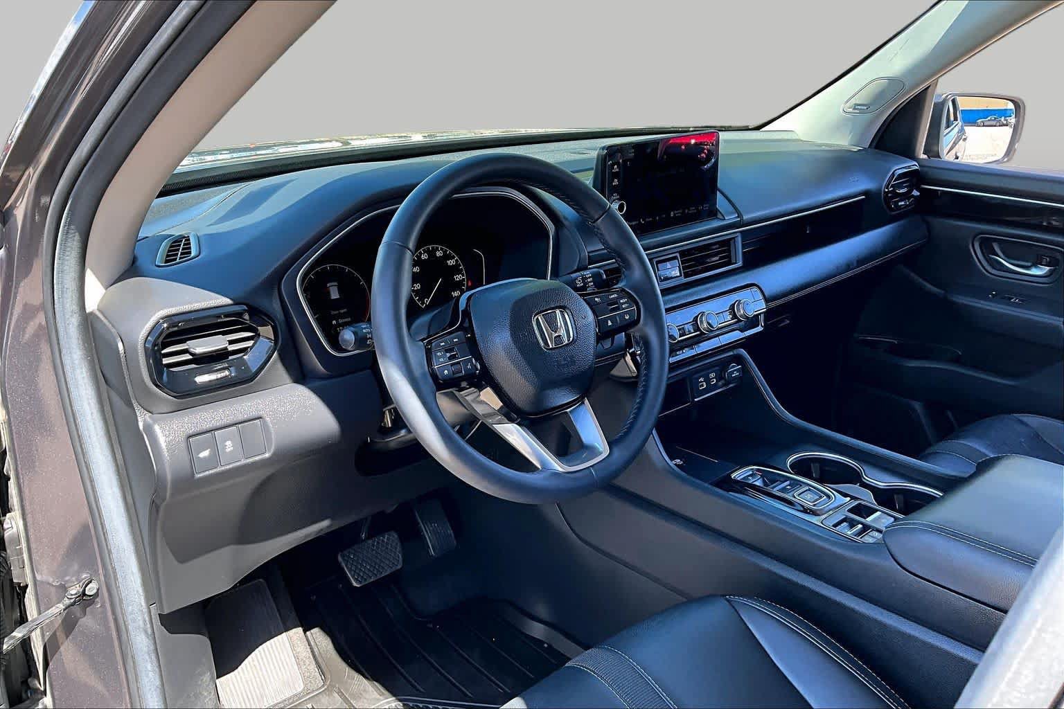 Used 2025 Honda Pilot Touring image 17