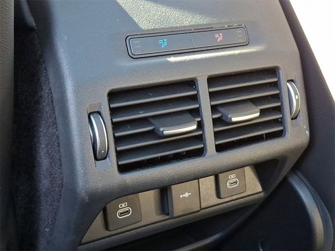 Used 2023 Land Rover Discovery Sport SE R-Dynamic image 11