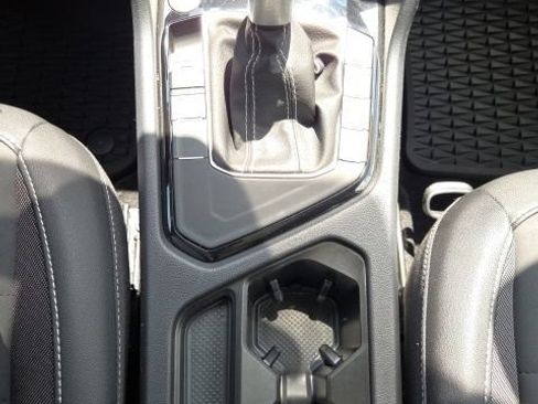 Certified 2024 Volkswagen Taos SE FWD image 20