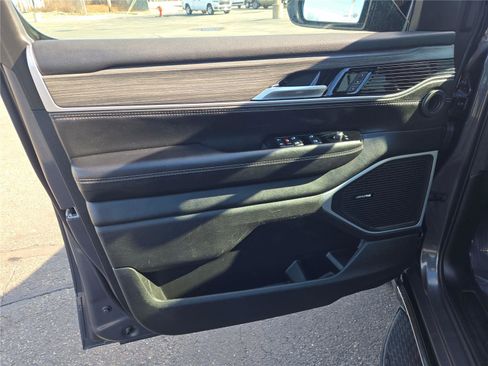 Used 2023 Jeep Wagoneer L Series II image 27