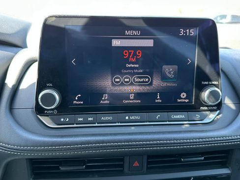 Used 2024 Nissan Rogue S FWD image 24