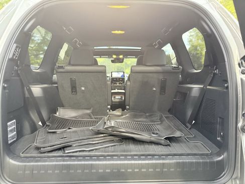 Used 2023 Lexus GX 460 Premium image 32