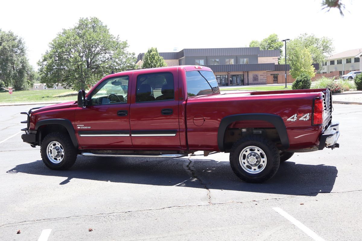 Used 2006 Chevrolet Silverado 2500 LT w/ Onstar Plus Package AWD/4WD image 8