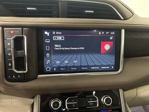 Used 2022 GMC Yukon XL Denali w/ Denali Premium Package AWD/4WD image 23