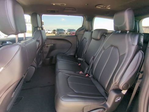 New 2026 Chrysler Pacifica Select w/ S Appearance Package FWD image 17