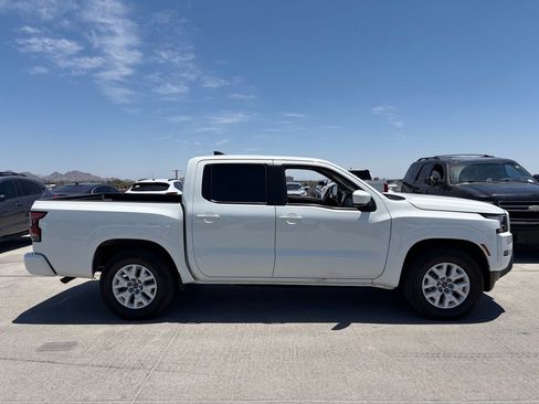 Used 2023 Nissan Frontier SV w/ Technology Package RWD image 2