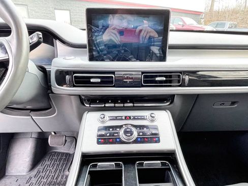 Used 2020 Lincoln Aviator Reserve w/ Equipment Group 202A image 12